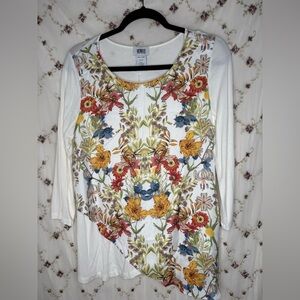 Monroe & Main White Long Sleeve Floral Scoop Neck Top